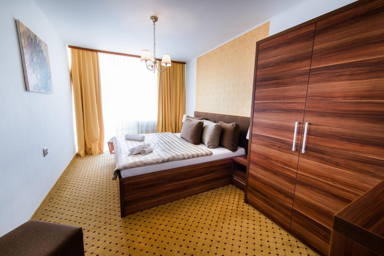 Hotel Merkur Kaluža Exteriör bild